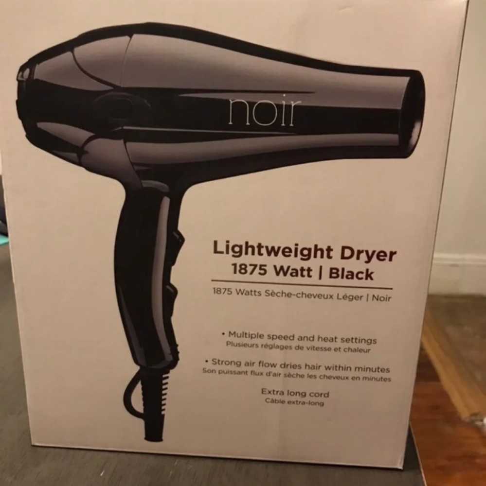 Noir blow dryer